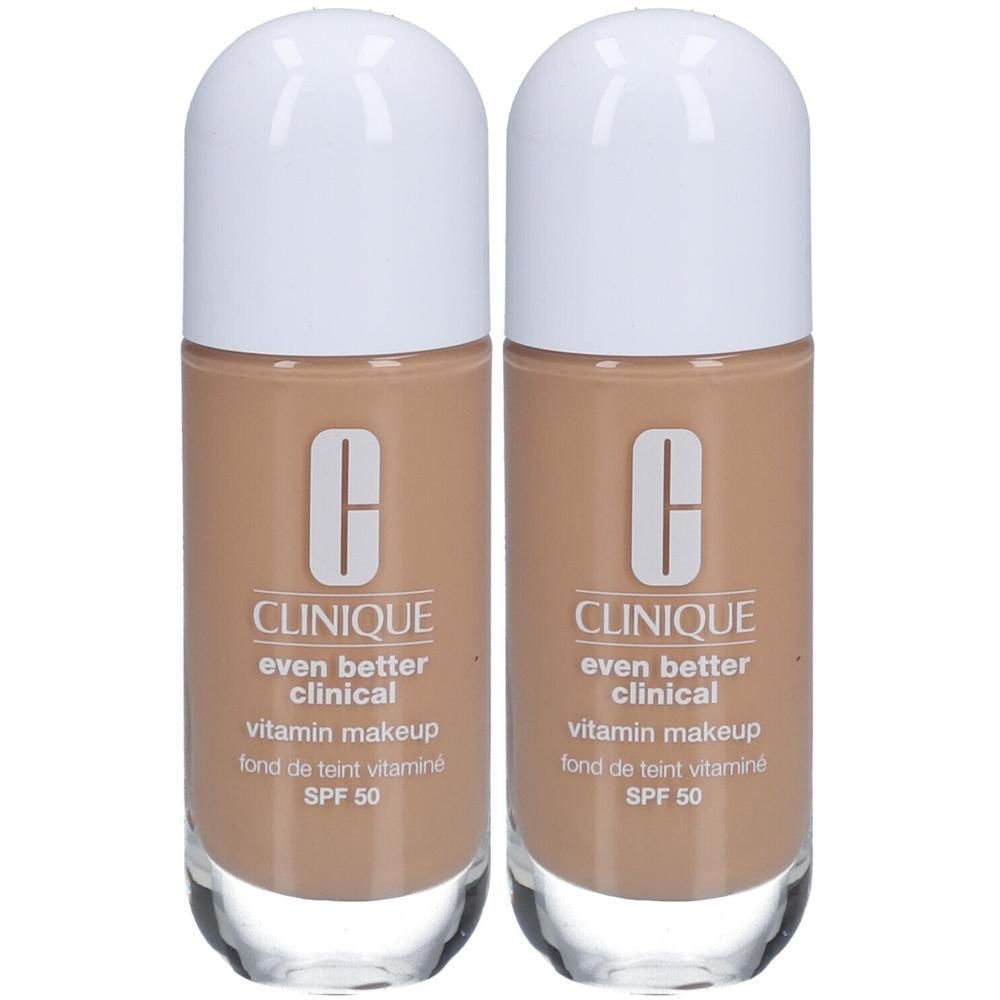 Zwei Flaschen Clinique Even Better Vitamin Makeup mit weißem Deckel und Glasflasche.