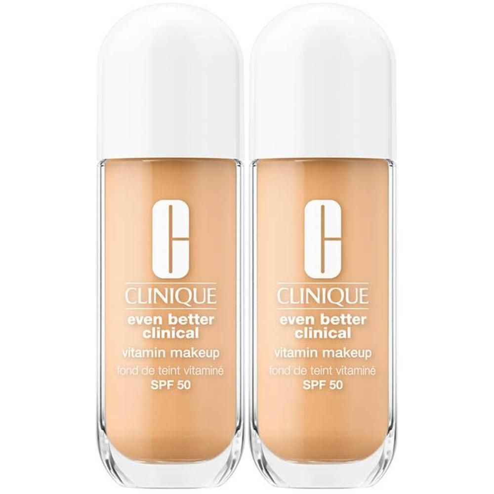 Zwei Flaschen Clinique Even Better Clinical Vitamin Makeup SPF 50 in hellem Hautton.