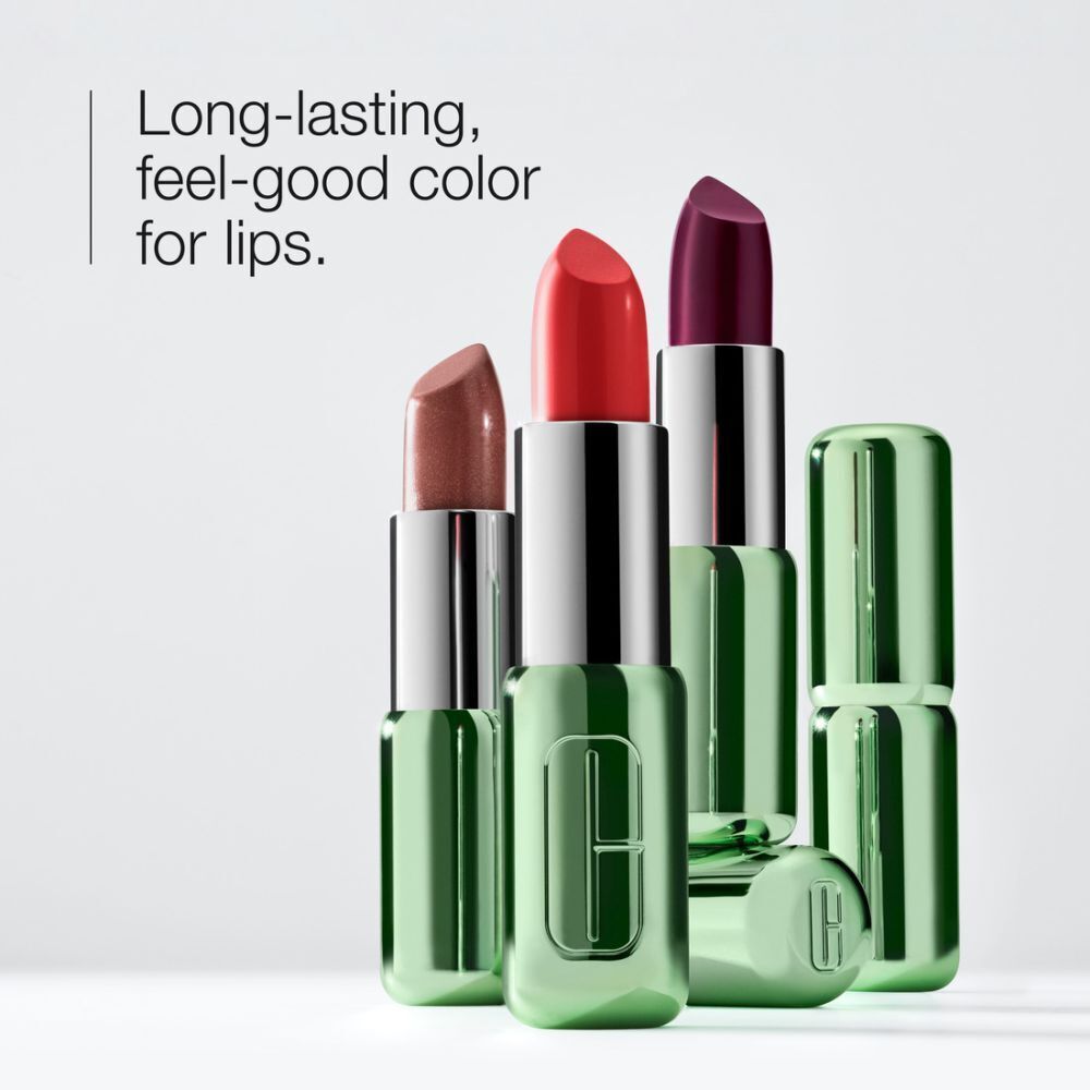 Drei Clinique PopTM Longwear Lippenstifte in Nude, Rot und Lila.