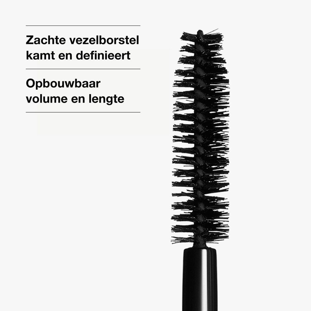 Clinique High Impact Mascara Bürste. Text: Weiche Faserbürste kämmt und definiert. Aufbaubares Volumen und Länge.