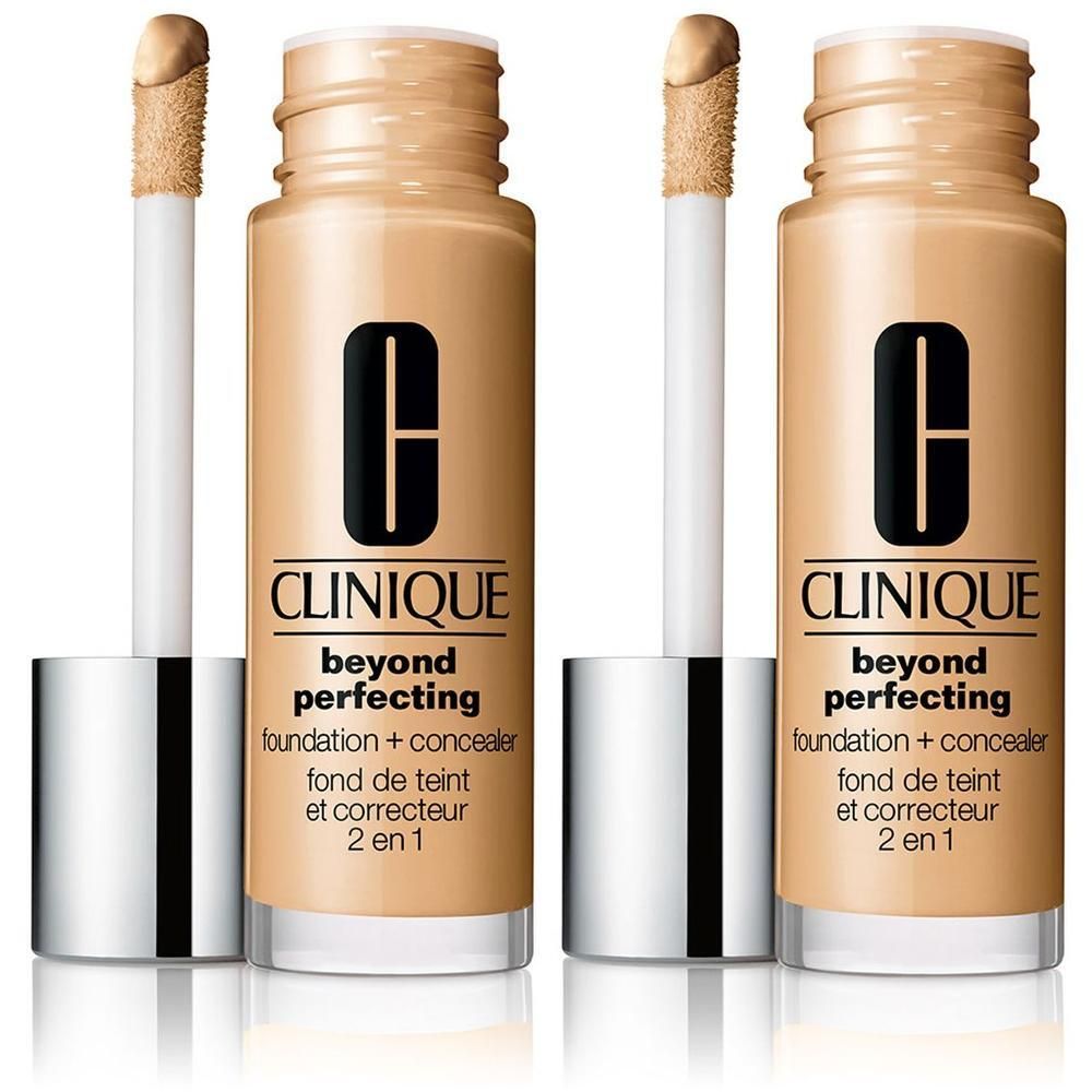 Zwei Flaschen Clinique Beyond Perfection Foundation + Concealer mit Applikatoren.