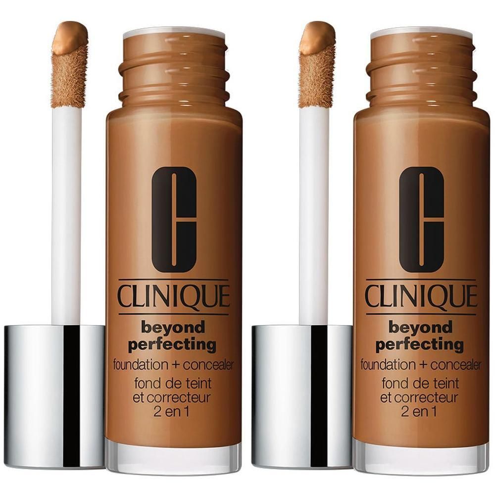 Zwei Flaschen Clinique Beyond Perfection Make-Up mit Applikatoren.