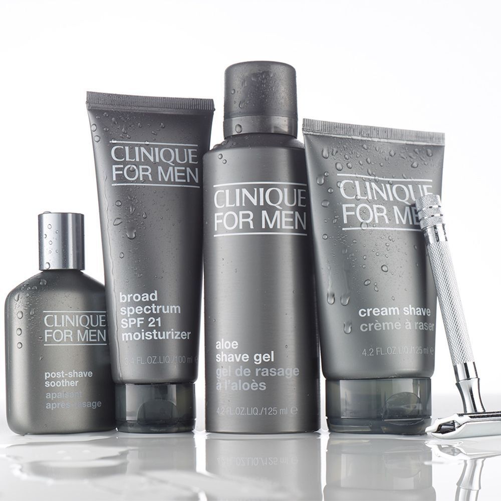 Vier CLINIQUE FOR MEN Produkte, darunter Aloe Shave Gel und ein Rasierer.