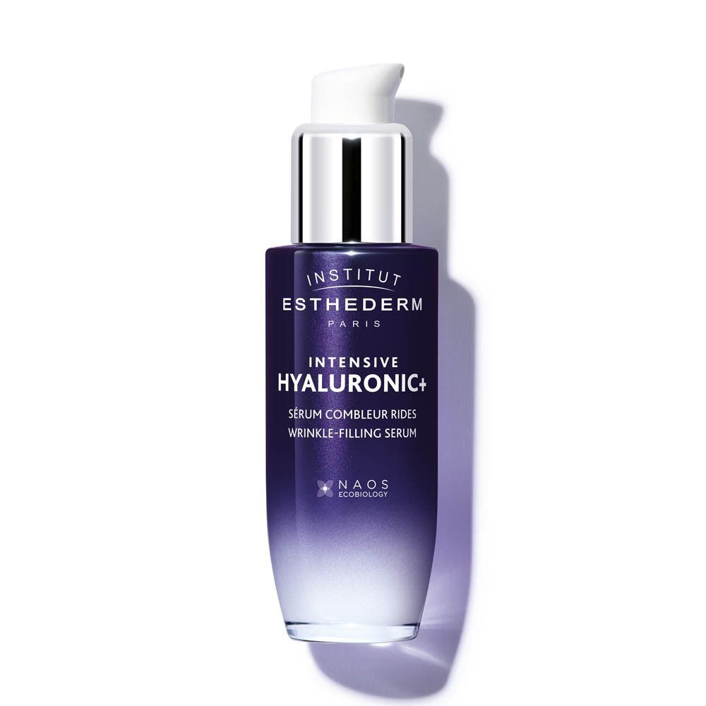 Un flacon de sérum. Flacon bleu foncé avec pompe argentée. Inscription: Institut Esthederm, Intensive Hyaluronic+.
