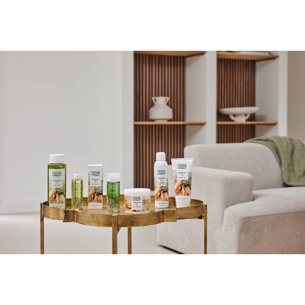 Diverse Therme Hammam producten op een bijzettafel.