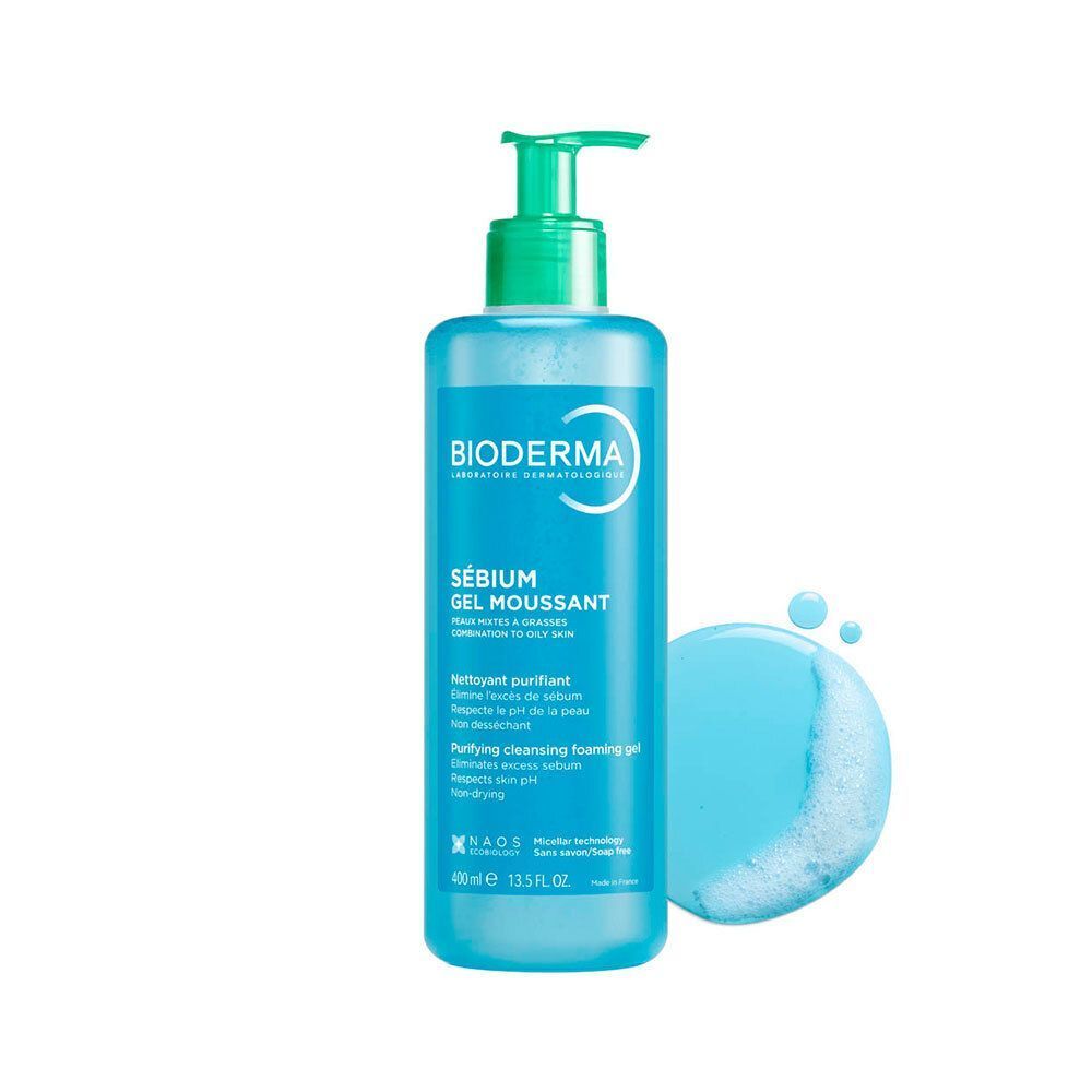 Un flacon de Bioderma Sébium Gel Moussant avec pompe et mousse, 400ml.