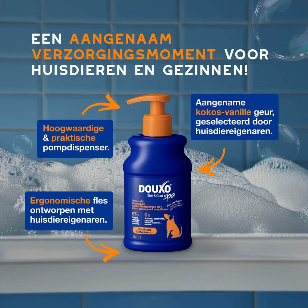 Twee flessen DOUXO Skin & Coat Spa, 250 ml, met pompdosering.