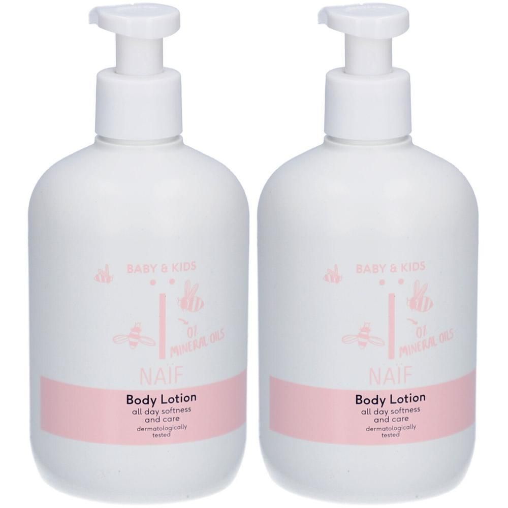 Zwei weiße Pumpspenderflaschen Naïf Body Lotion für Babys und Kinder.