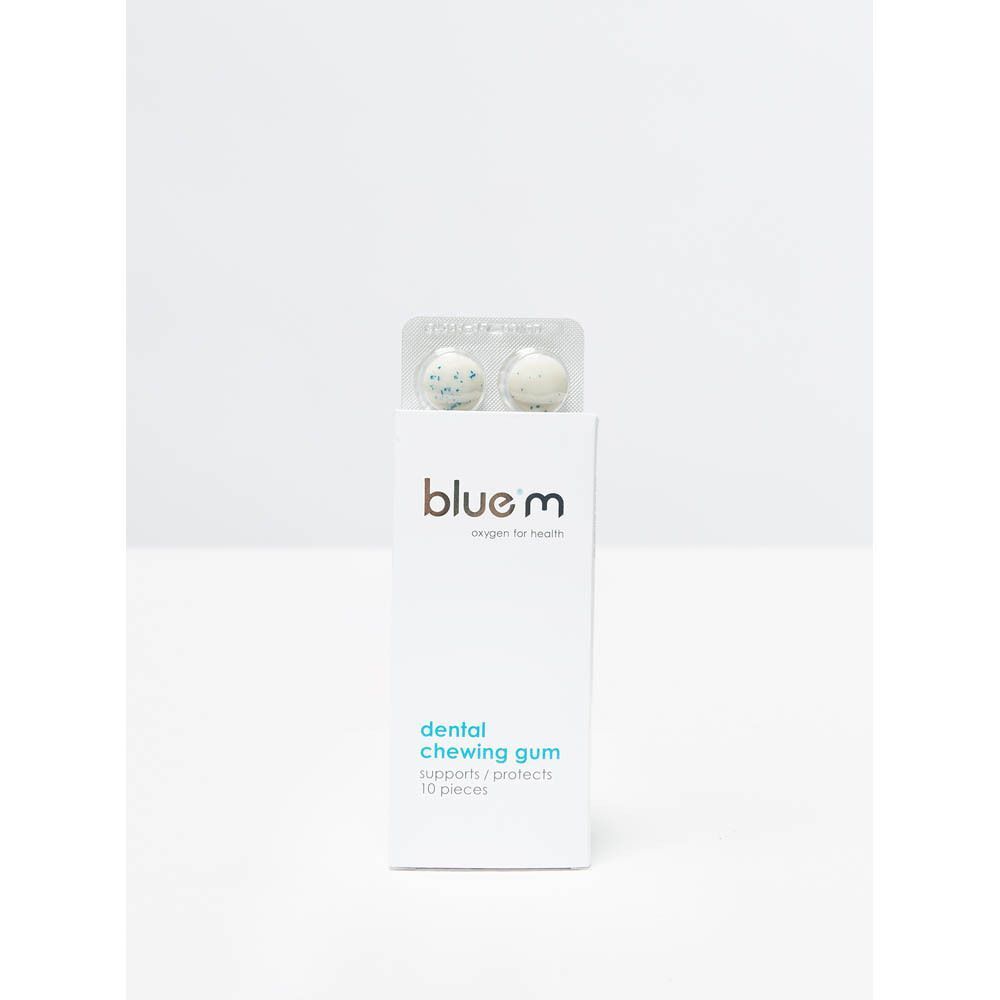 Verpakking met twee stuks blue®m dental chewing gum.