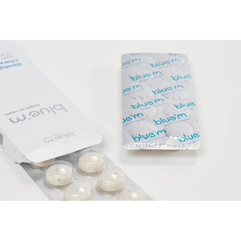Blister van blue®m dental chewing gum, gedeeltelijk geopend.