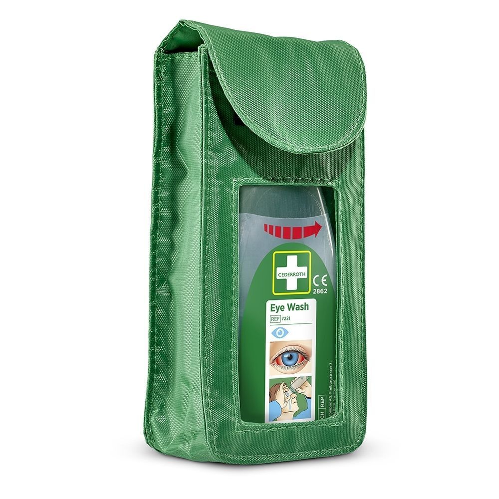 Un étui vert contenant un flacon de lavage oculaire. L'étui montre un flacon de lavage oculaire avec marquage CE et instructions.