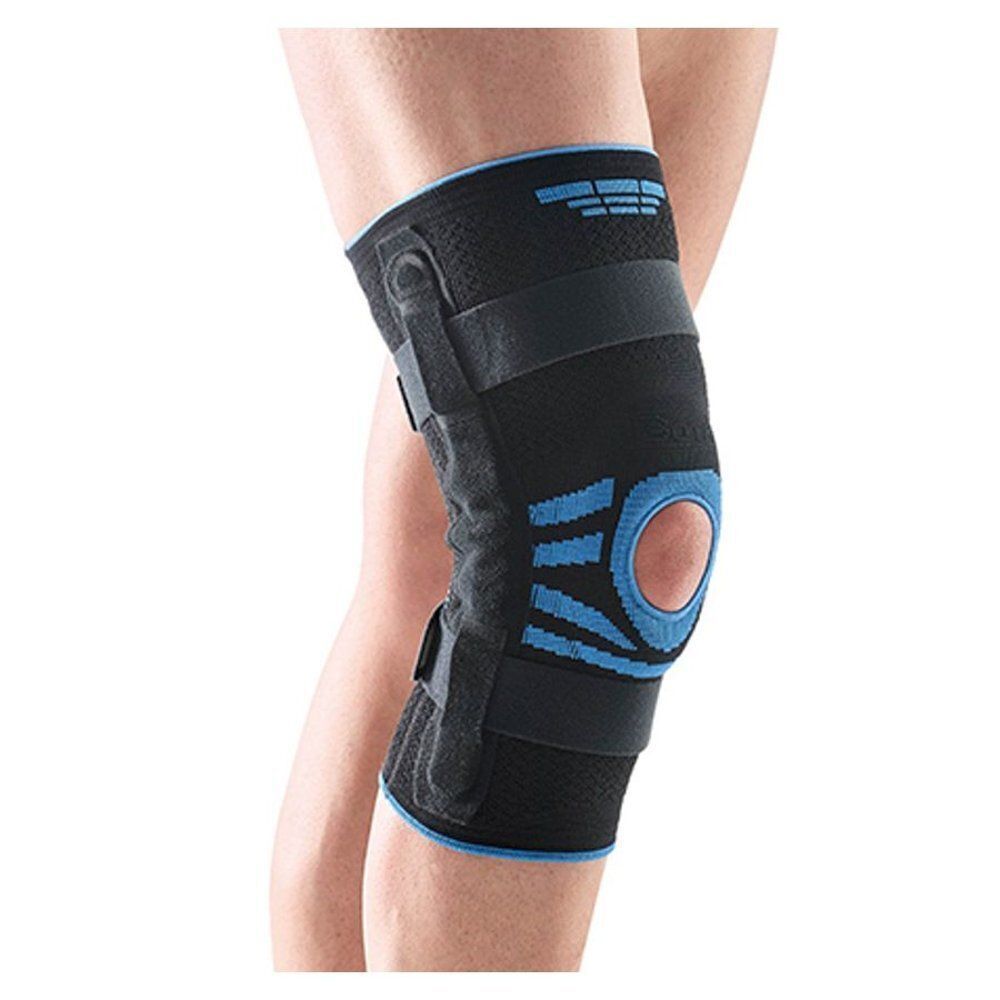 Bota Ortho kniebrace, zwart met blauwe accenten, maat 6. Met verstelbare banden en patella-uitsparing.