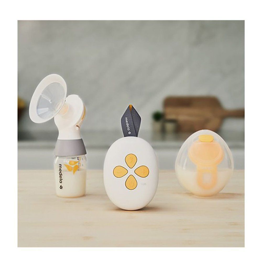Ensemble tire-lait Medela avec biberon, moteur et accessoire.