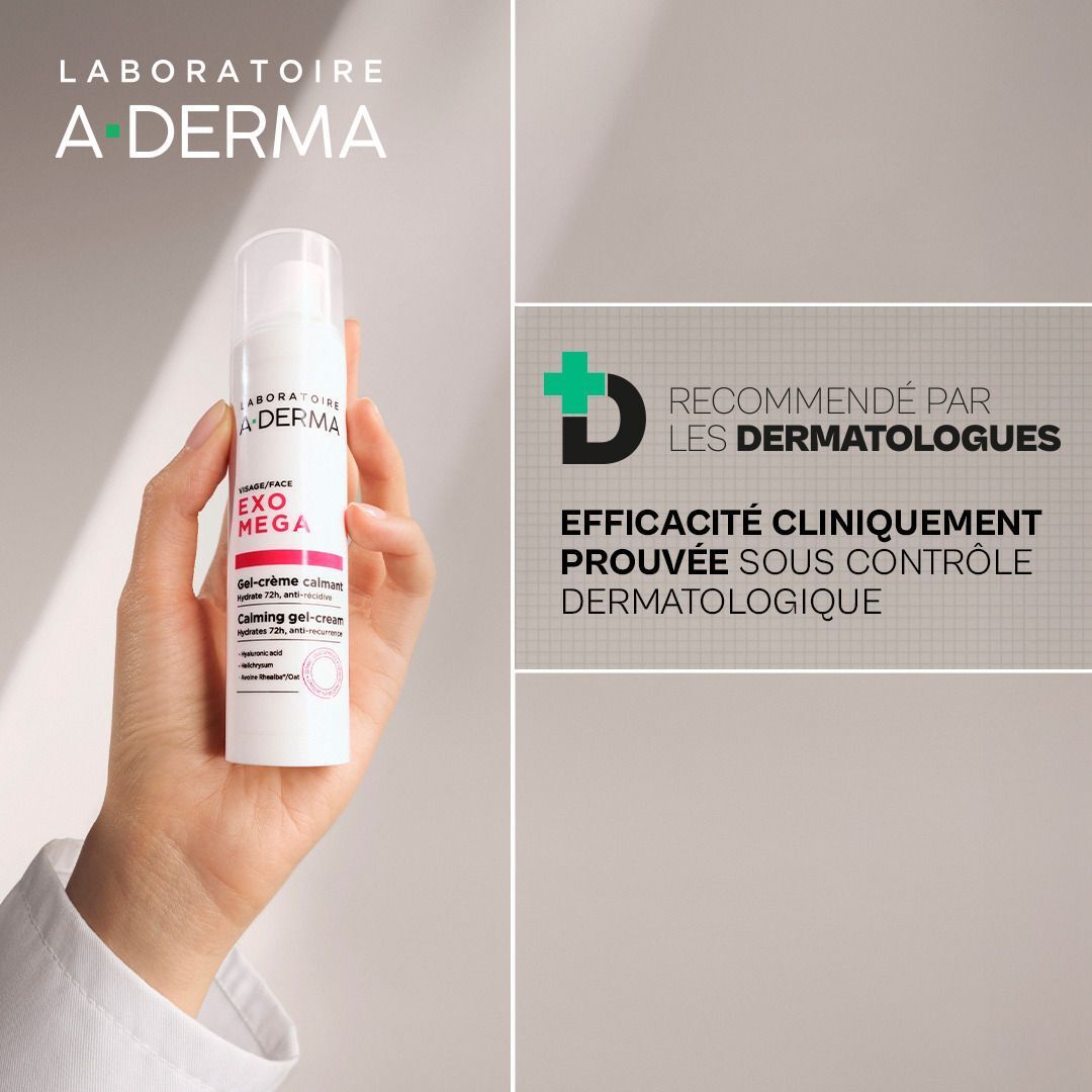 Une main tenant un flacon de Gel-crème A-Derma Exomega.