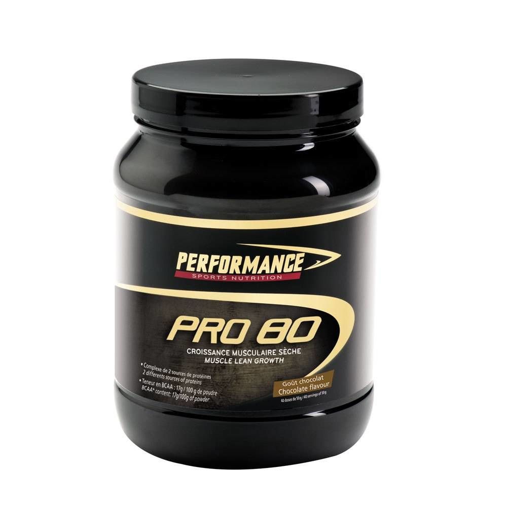 Boîte noire avec texte "Performance Pro 80". Écriture dorée. Goût chocolat.