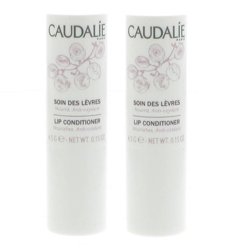 Deux sticks à lèvres blancs avec l'inscription CAUDALIE, SOIN DES LÈVRES, LIP CONDITIONER. Motif floral imprimé.