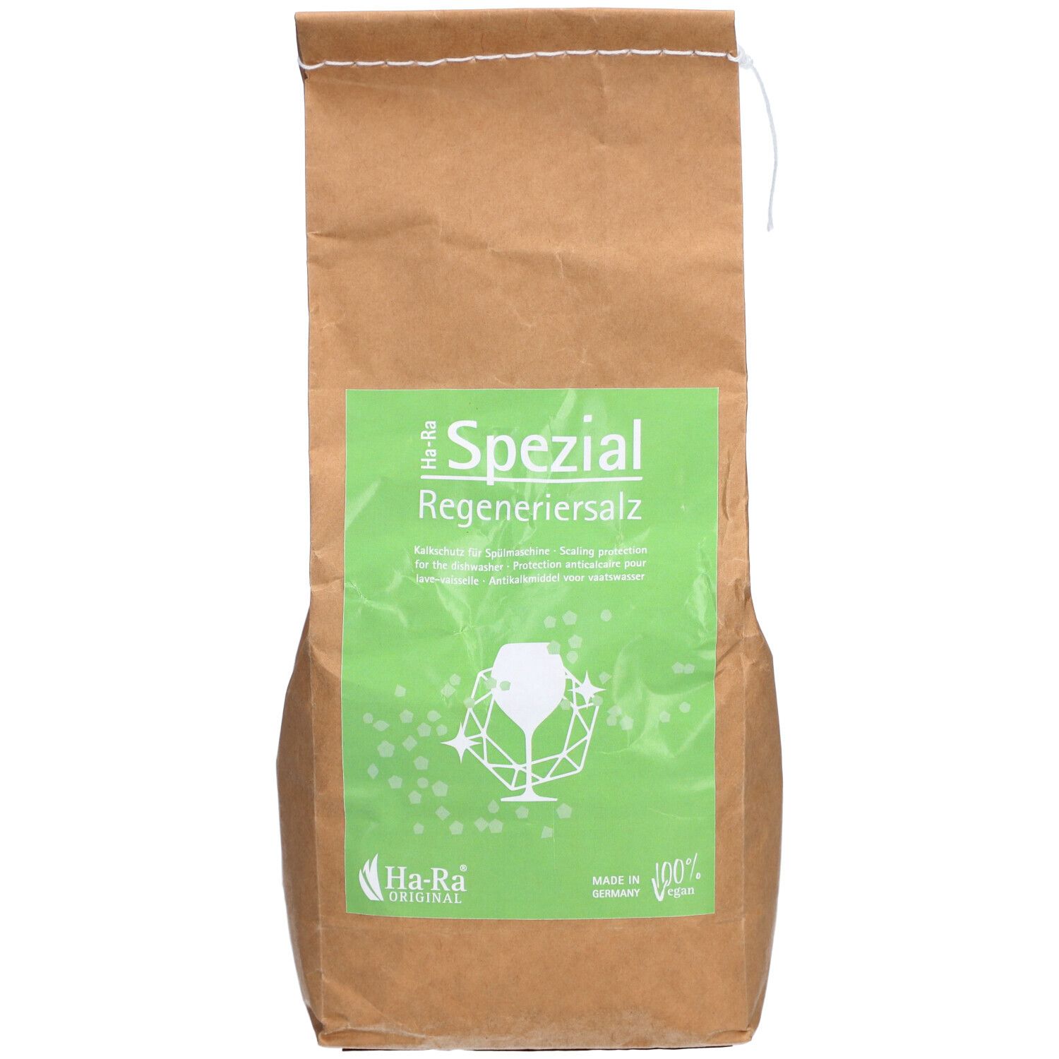 Braune Papiertüte mit grünem Etikett. Aufschrift: Ha-Ra Spezial Regeneriersalz. Vegan-Siegel.