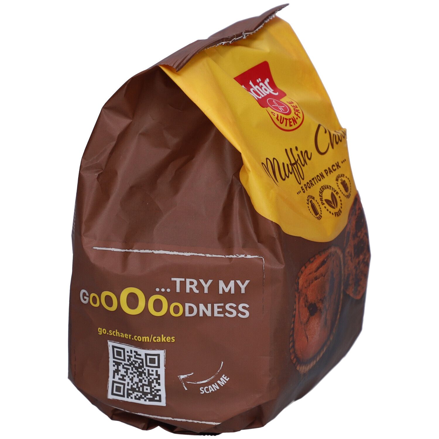Verpackung von Schär Muffin mit Schokolade. Braune Verpackung mit gelbem Teil. QR-Code und Text: go.schaer.com/cakes.