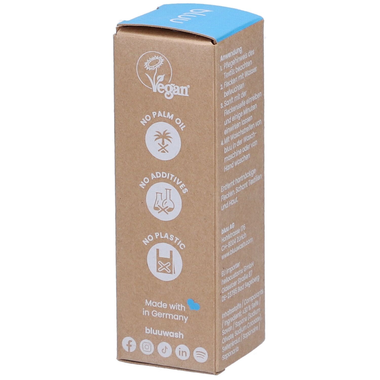Karton mit Vegan-Siegel, Logos für "No Palm Oil", "No Additives", "No Plastic". Text: "Made with in Germany". Social Media Icons.