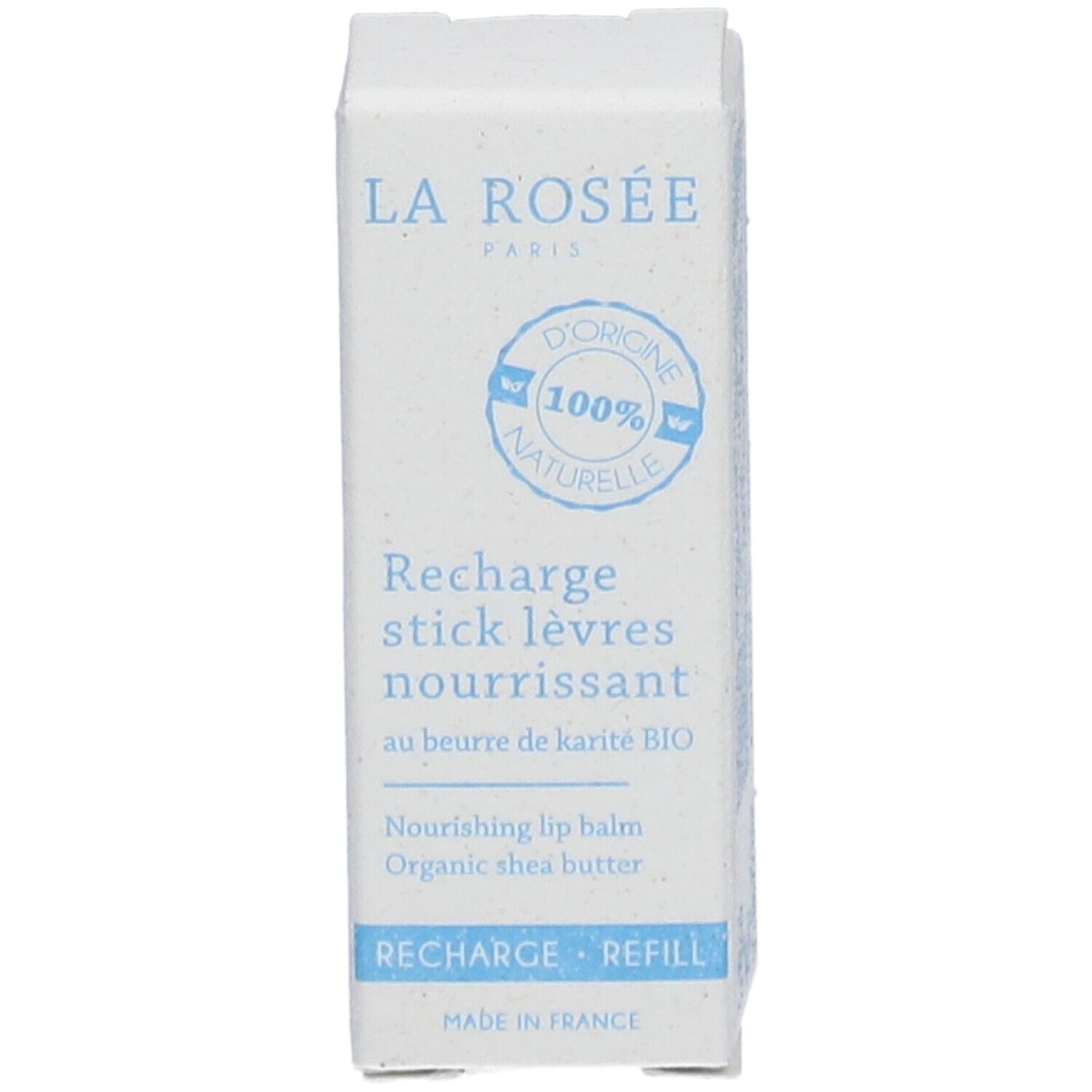 Weißer Karton mit Produktinformationen. Aufschrift: LA ROSÉE, Recharge stick lèvres nourrissant, au beurre de karité BIO. Made in France.