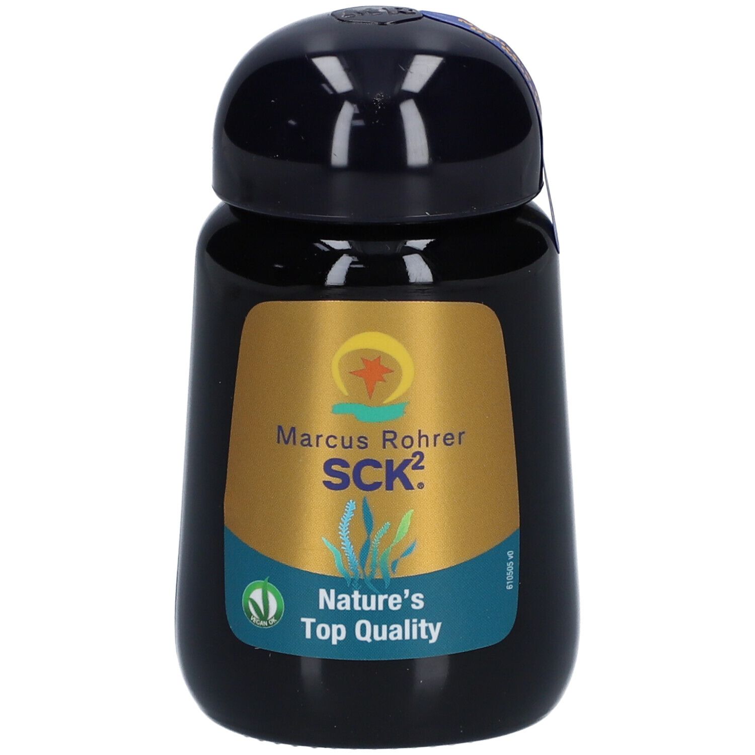Schwarze Flasche mit goldenem Etikett. Aufschrift: Marcus Rohrer SCK². Siegel: Nature's Top Quality.