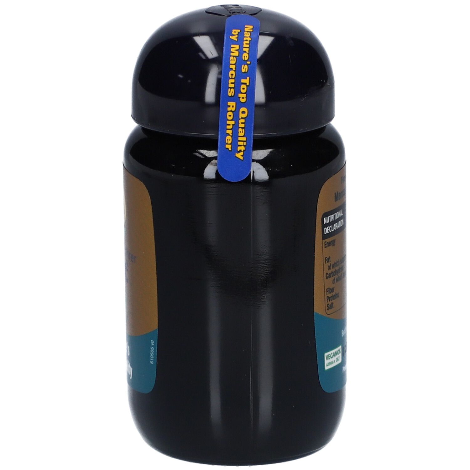 Schwarze Flasche mit goldenem Etikett. Aufschrift: Marcus Rohrer SCK². Siegel: Nature's Top Quality by Marcus Rohrer.