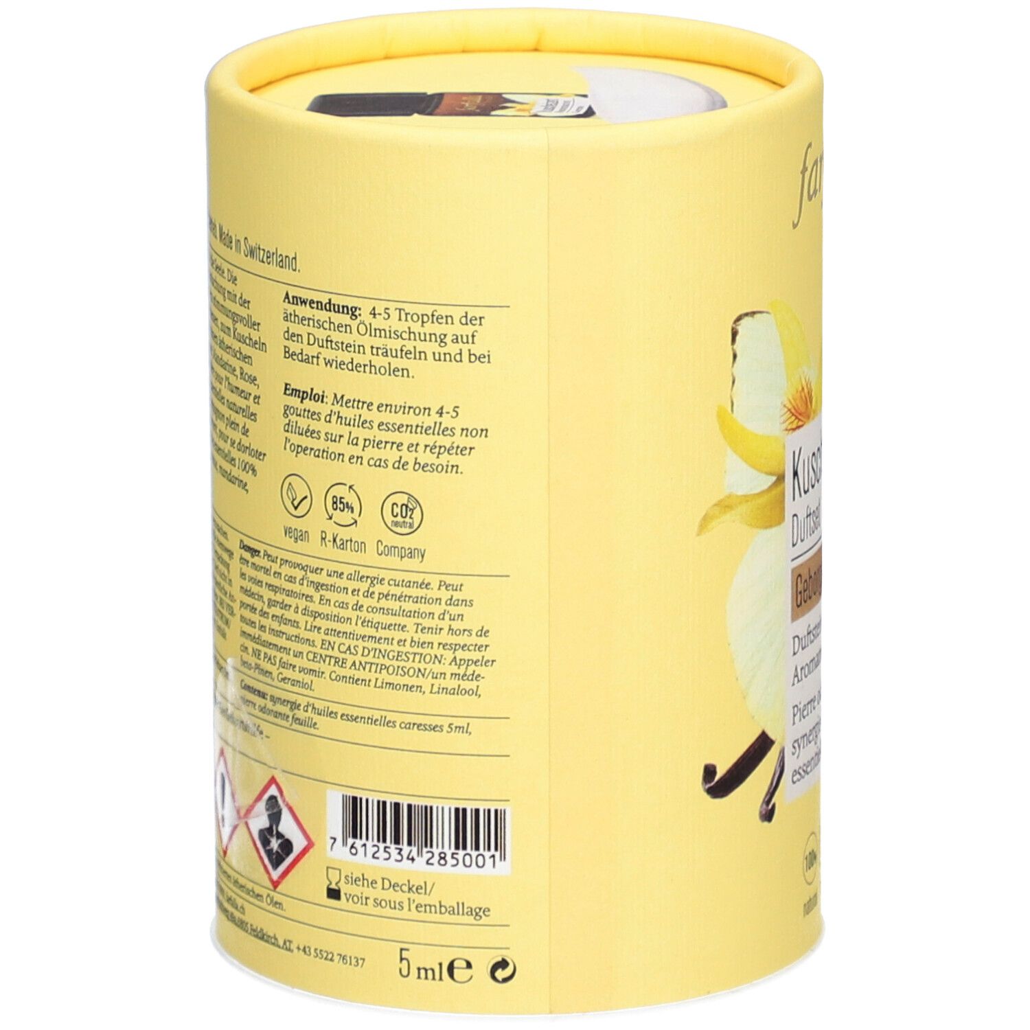 Gelbe zylindrische Verpackung. Aufschrift: Farfalla AromaCare, Kuschelzart Duftset. Text und Logos. Rückseite mit Anwendungshinweisen.
