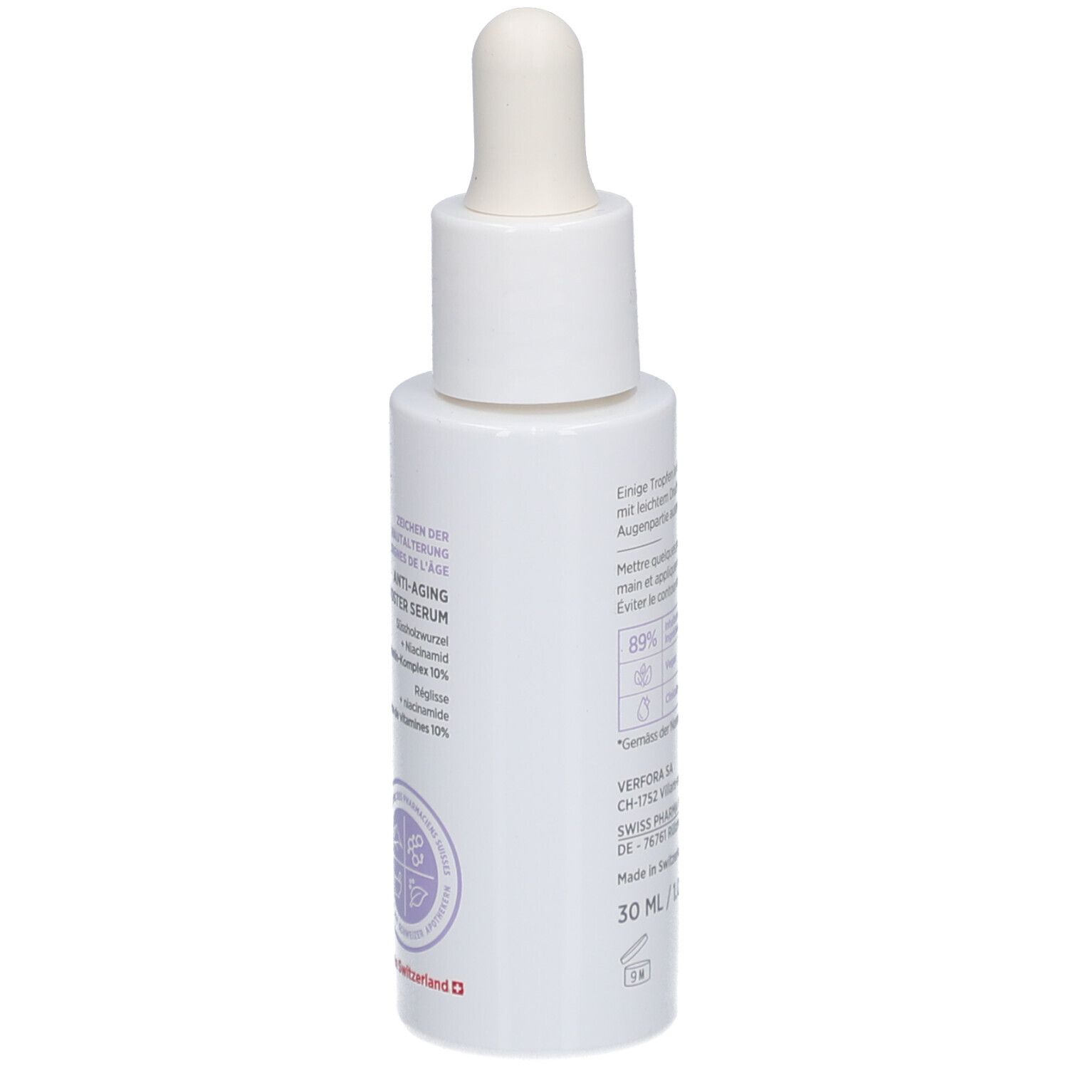 Weiße Flasche mit Pipette. Aufschrift: Dermafora, Anti-Aging Booster Serum. Schweizer Kreuz.