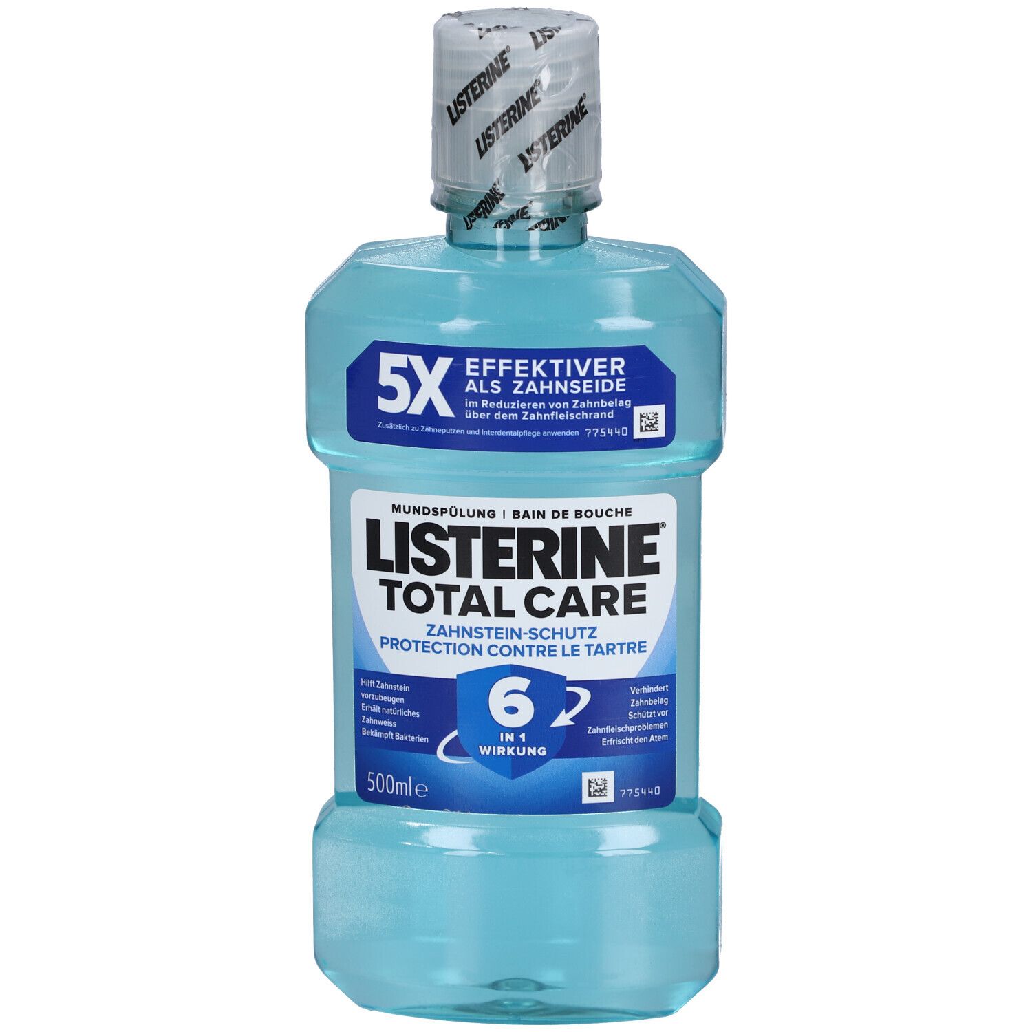 Bain de bouche Listerine Total Care Protection contre le tartre. Bouteille bleue, bouchon blanc. Étiquette avec informations et logo.