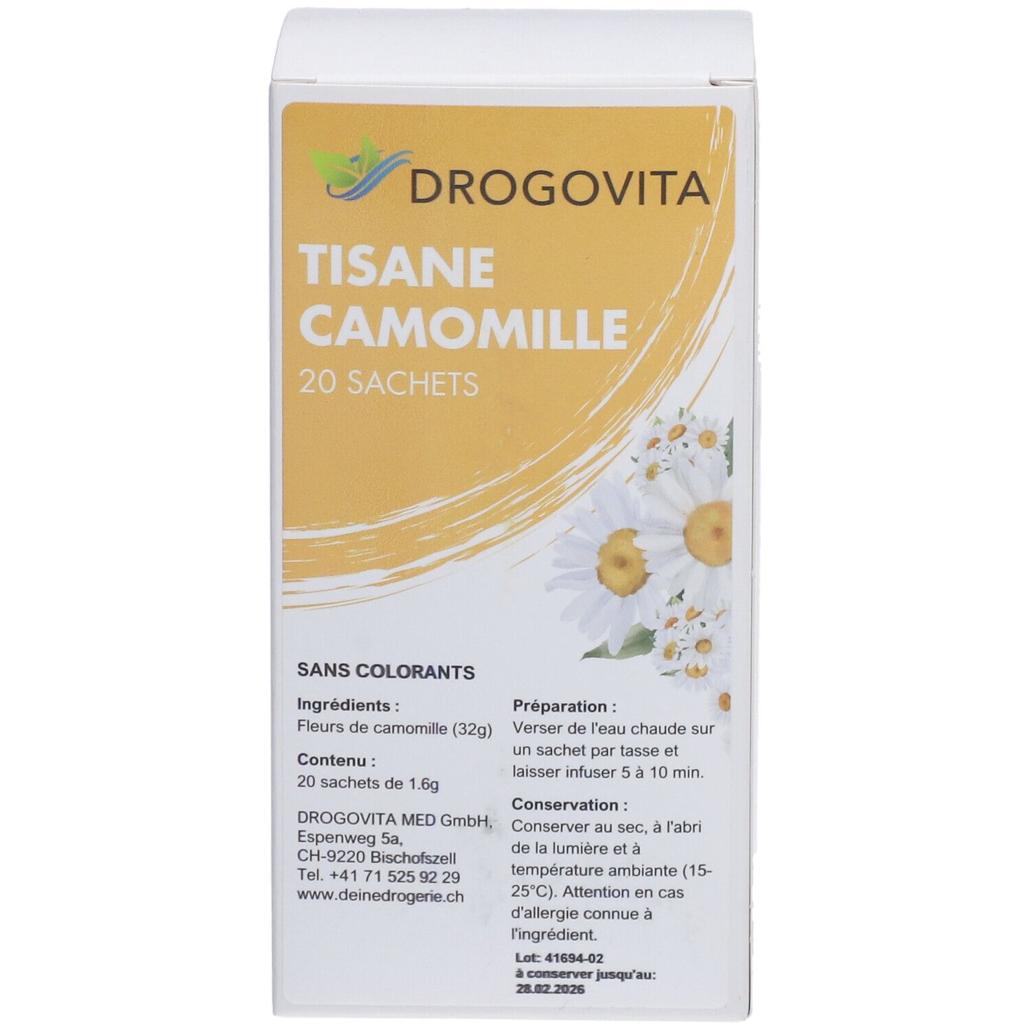 DROGOVITA Kamillen Tee Packung. 20 Beutel. Aufdruck: Tisane Camomille, 20 Sachets. Ohne Farbstoffe. Illustration: Kamillenblüten. Weiße Verpackung.