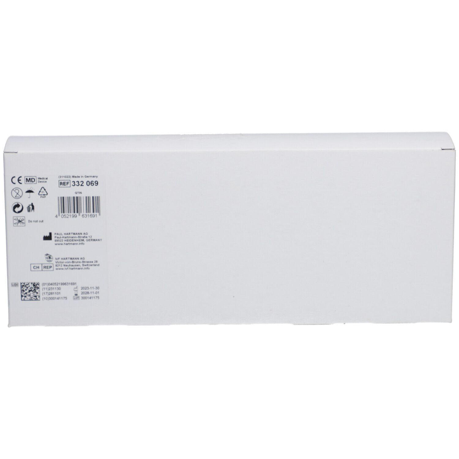 Emballage blanc avec marquages et code-barres. REF 332 069.