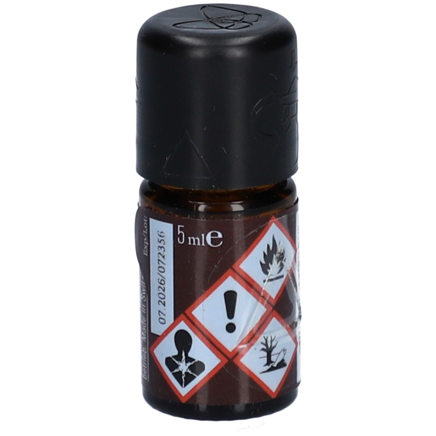 Braune Glasflasche mit schwarzem Deckel. Aufschrift: 5 ml, Gefahrensymbole. Mindesthaltbarkeitsdatum: 07 2026.