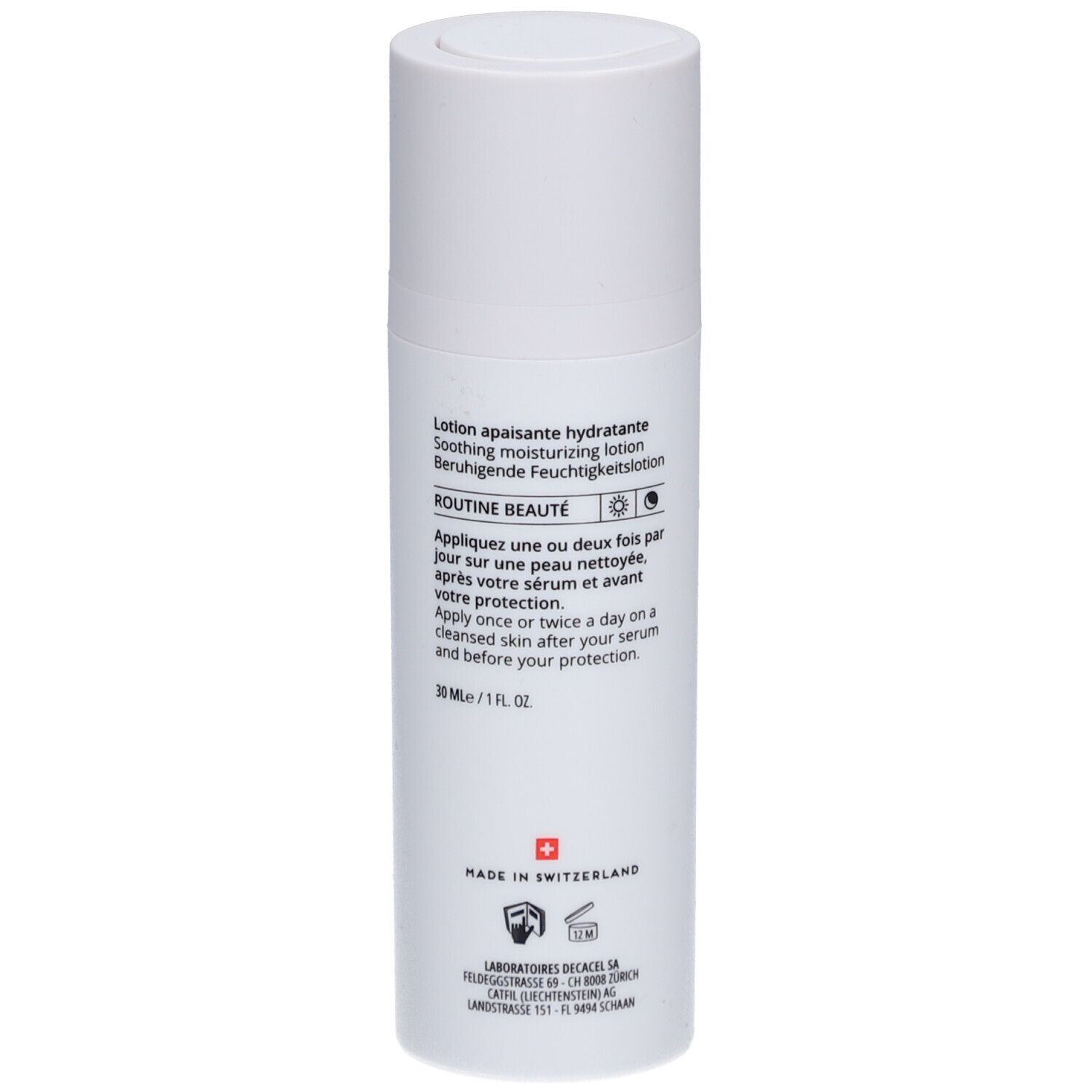 Rückseite der weißen Lotion-Flasche. Text: Produktinformationen, Anwendungshinweise, Made in Switzerland.