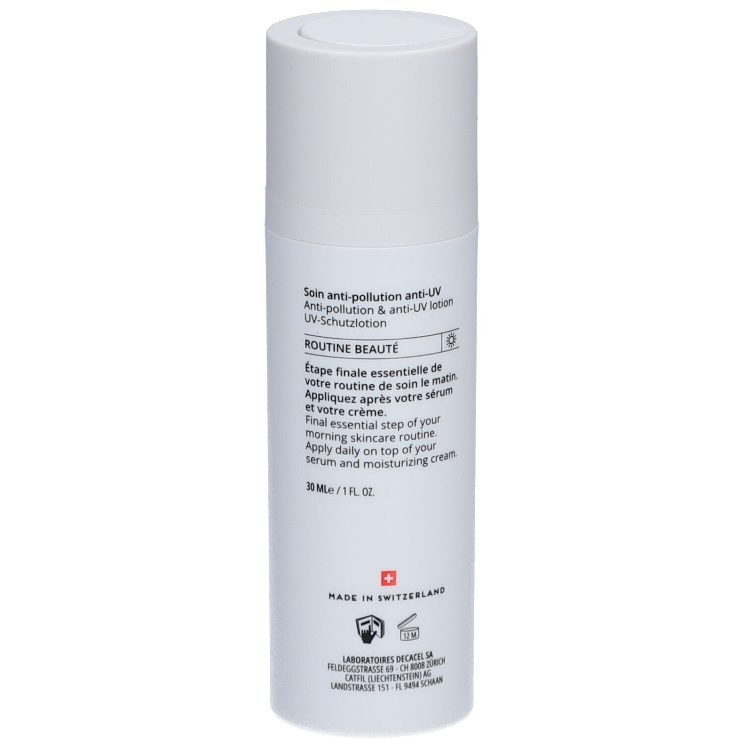 Rückseite einer weißen Lotion-Flasche. Text in mehreren Sprachen. Schweizer Kreuz und Logo.
