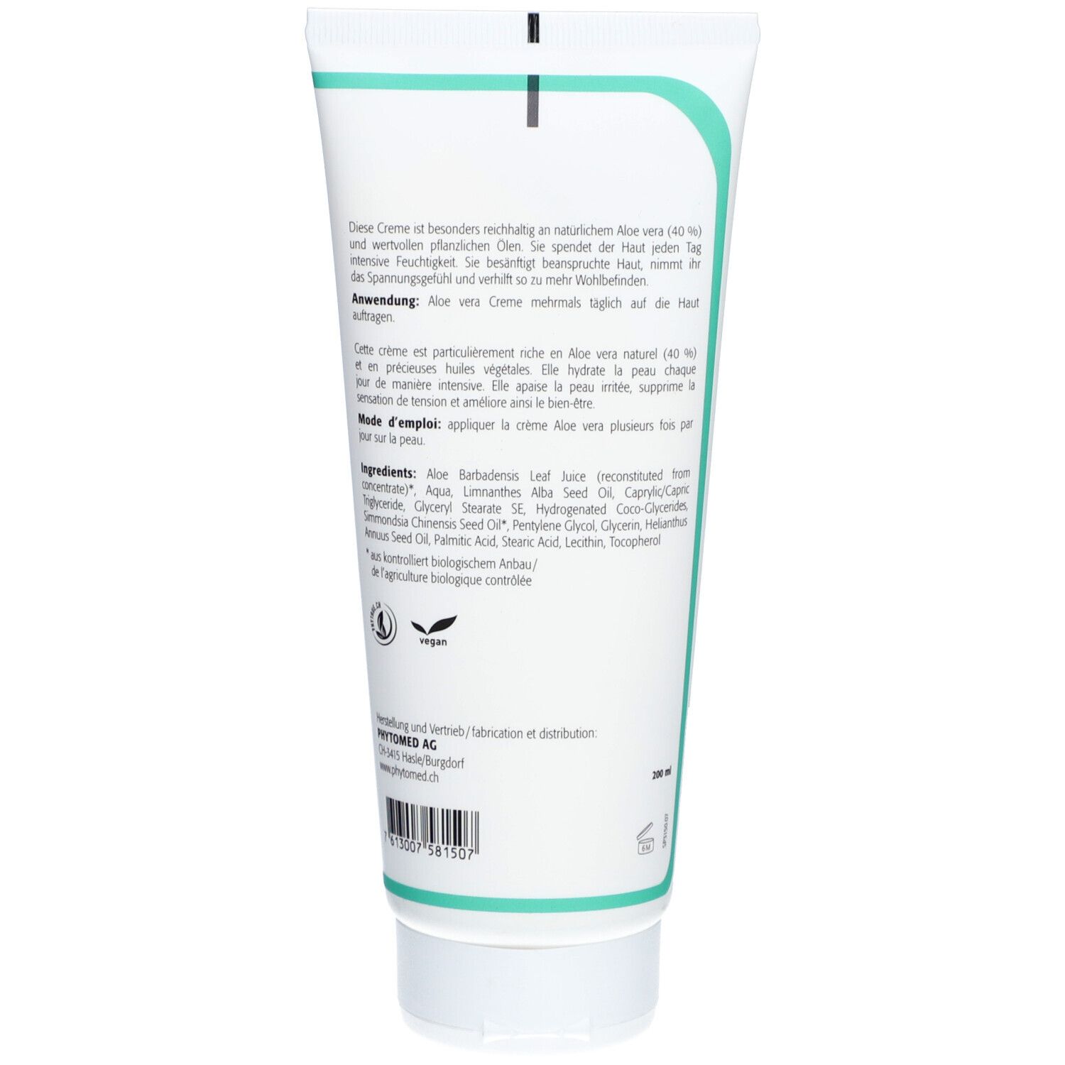 Rückseite der Creme-Tube. Text: Inhaltsstoffe, Anwendung, Hersteller. Vegan-Siegel. Türkis-weiße Farbgebung.
