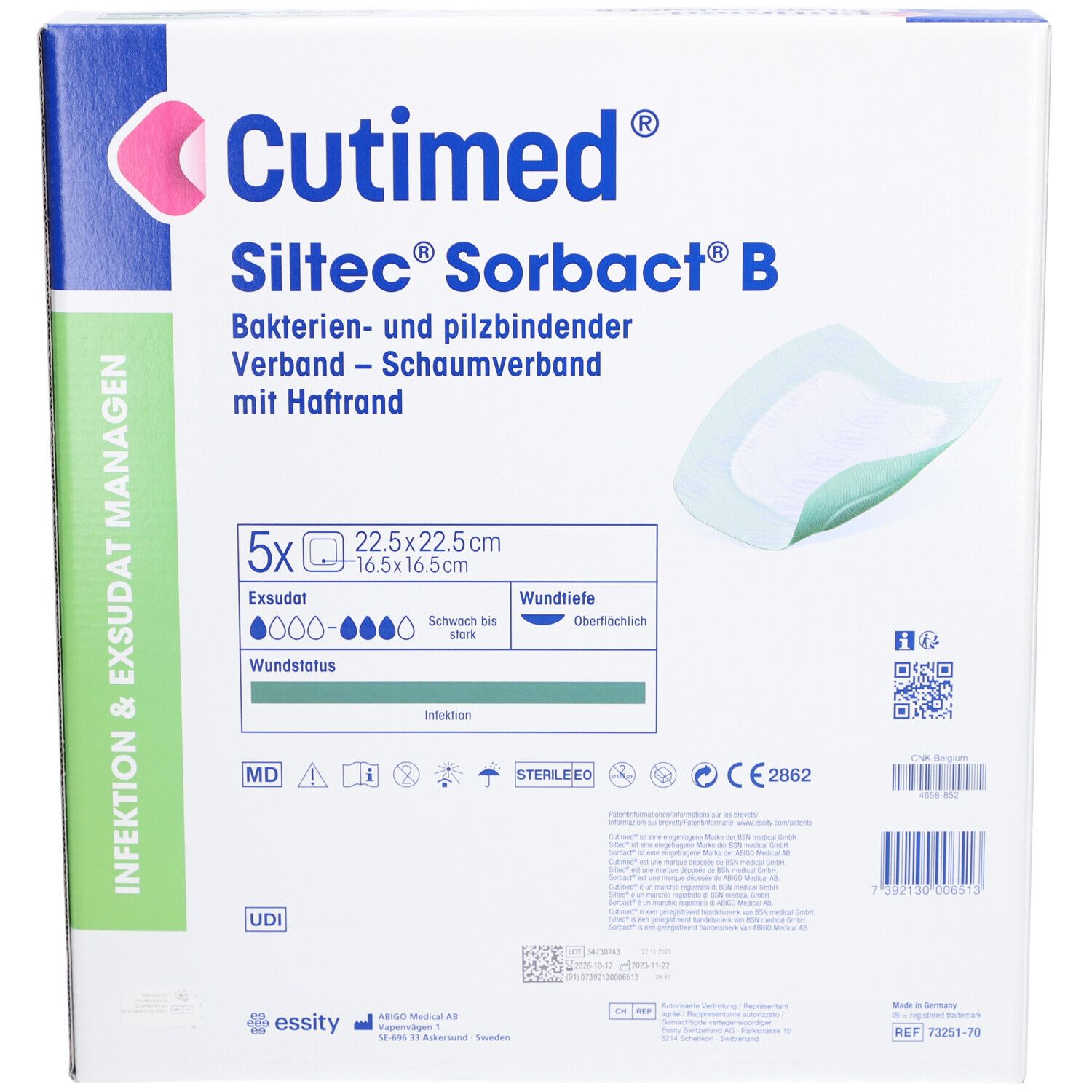 Rückseite der Verpackung von Cutimed Siltec Sorbact B. Enthält 5 sterile Wundverbände. Größe: 22,5 x 22,5 cm. Mit Haftrand.