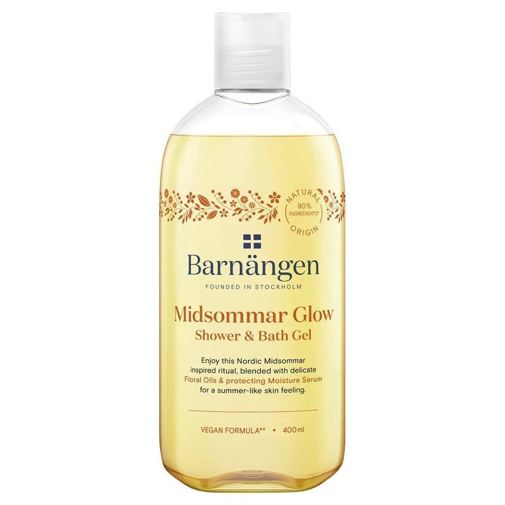 Klare, gelbliche Flüssigkeit in einer durchsichtigen Flasche mit weißem Deckel. Aufschrift: Barnängen, Midsommar Glow Shower & Bath Gel.