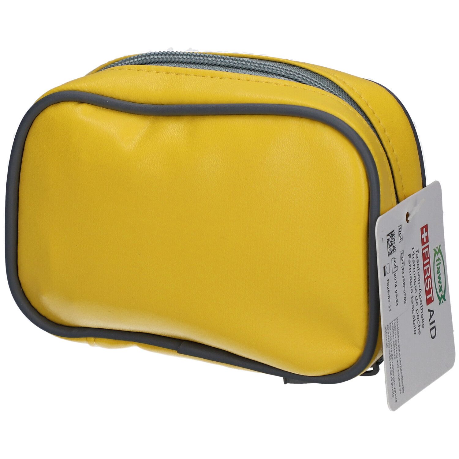 Gelbe Erste-Hilfe-Tasche mit grauem Reißverschluss und Rand. Anhänger mit Text. Aufschrift "First Aid" und Logo "flawa".