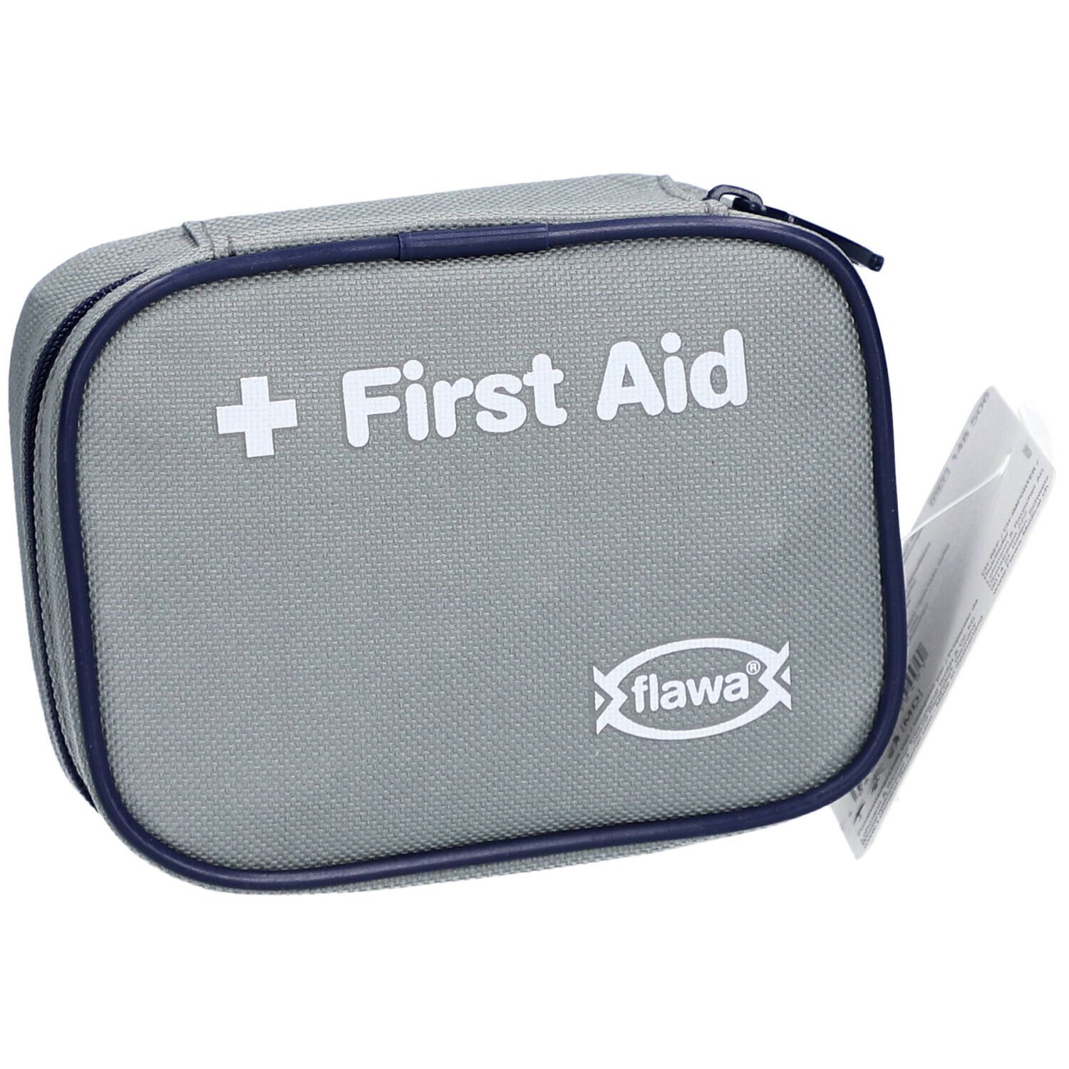 Graue Erste-Hilfe-Tasche mit blauem Reißverschluss und Umrandung. Aufdruck: Weißes Kreuz und "First Aid", Logo "flawa".