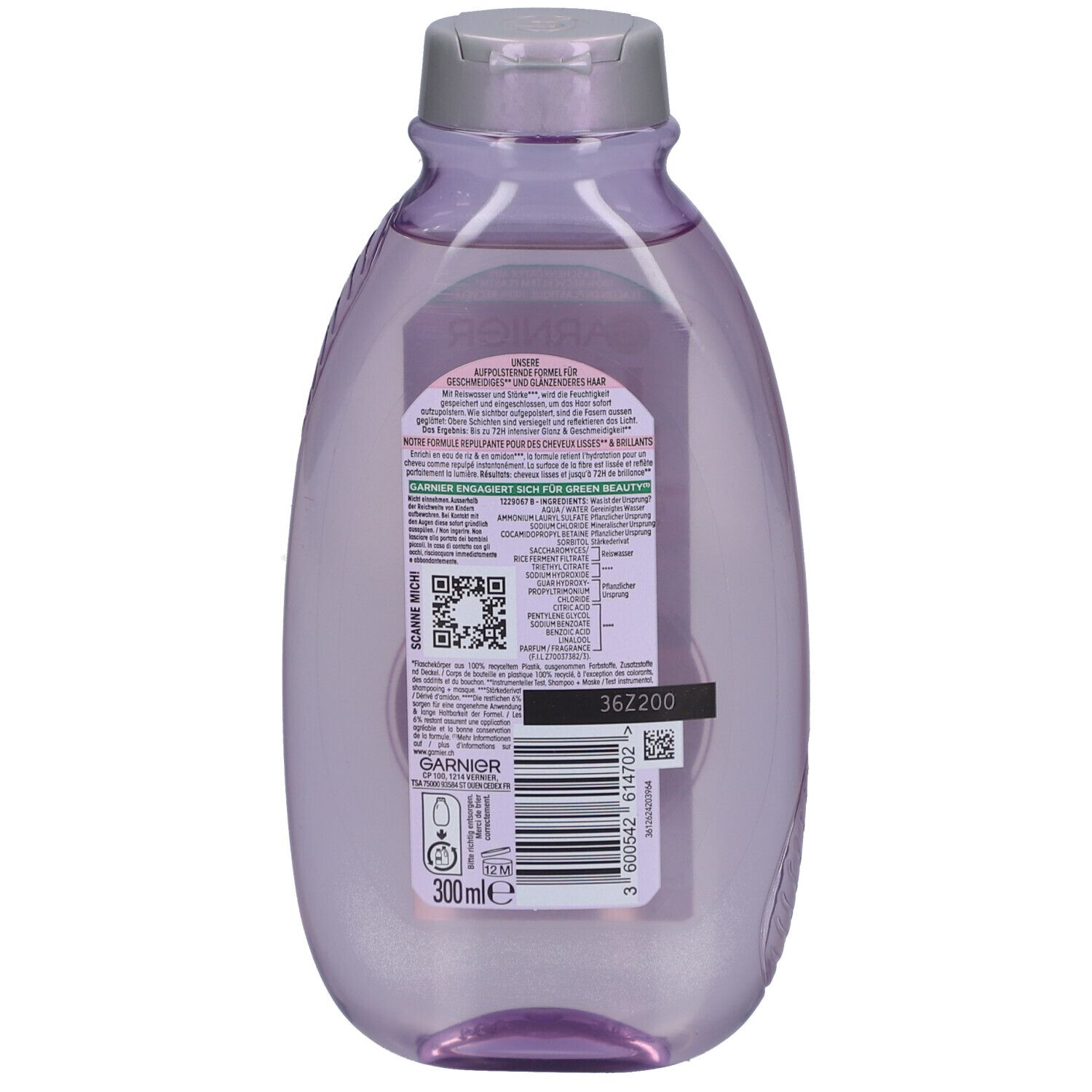 Rückseite der Shampoo-Flasche. Text mit Inhaltsstoffen, QR-Code, Barcode und Volumenangabe. Marke Garnier. Flasche aus recyceltem Kunststoff.