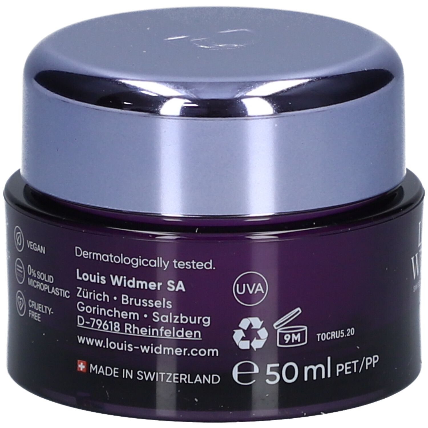 Dunkelviolette Creme-Dose mit silbernem Deckel. Aufschrift: Louis Widmer. Angaben zu Inhaltsstoffen und Adresse. Vegan, 0% Mikroplastik.