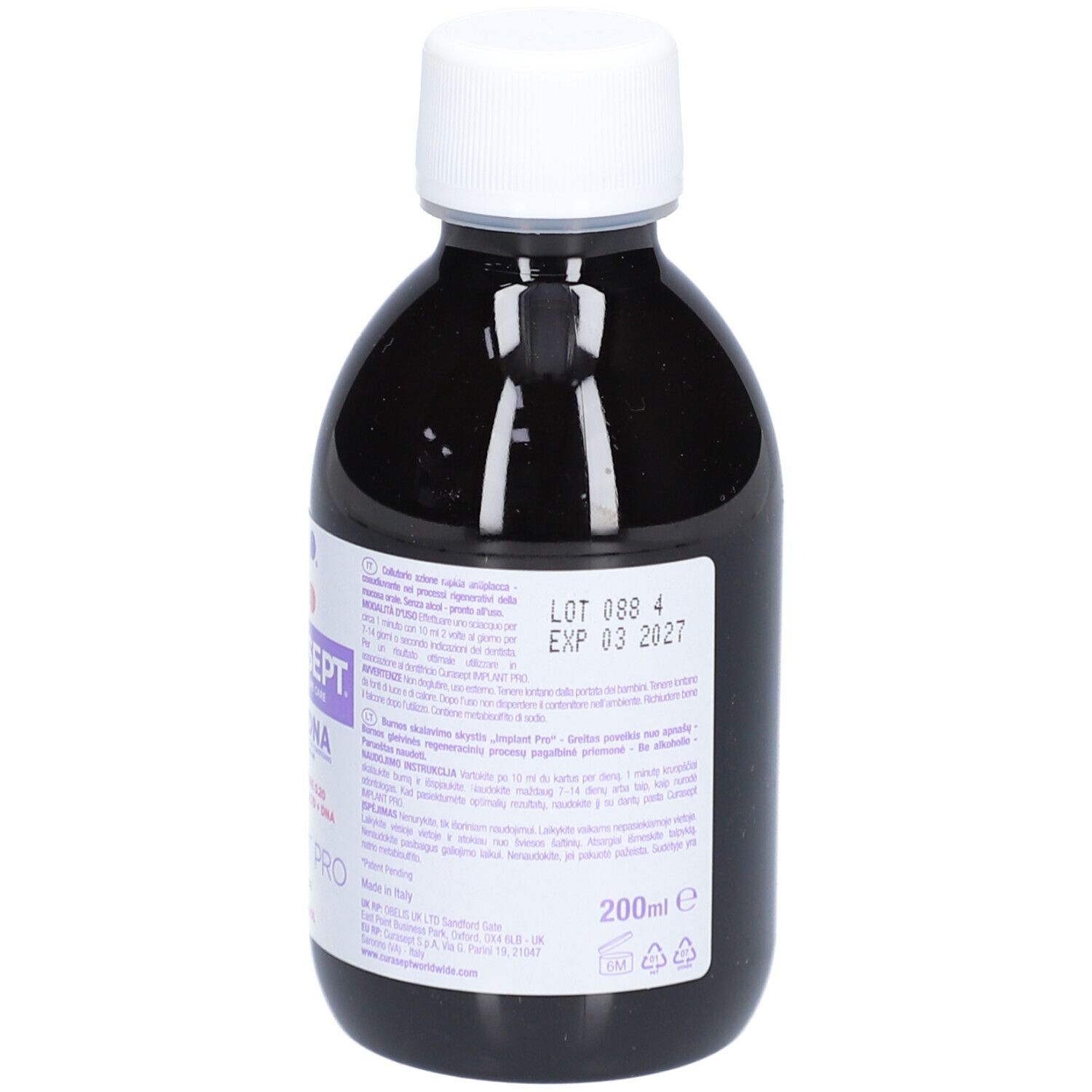 Rückansicht der dunklen Flasche mit weißem Deckel. Etikett mit Text und Verfallsdatum.