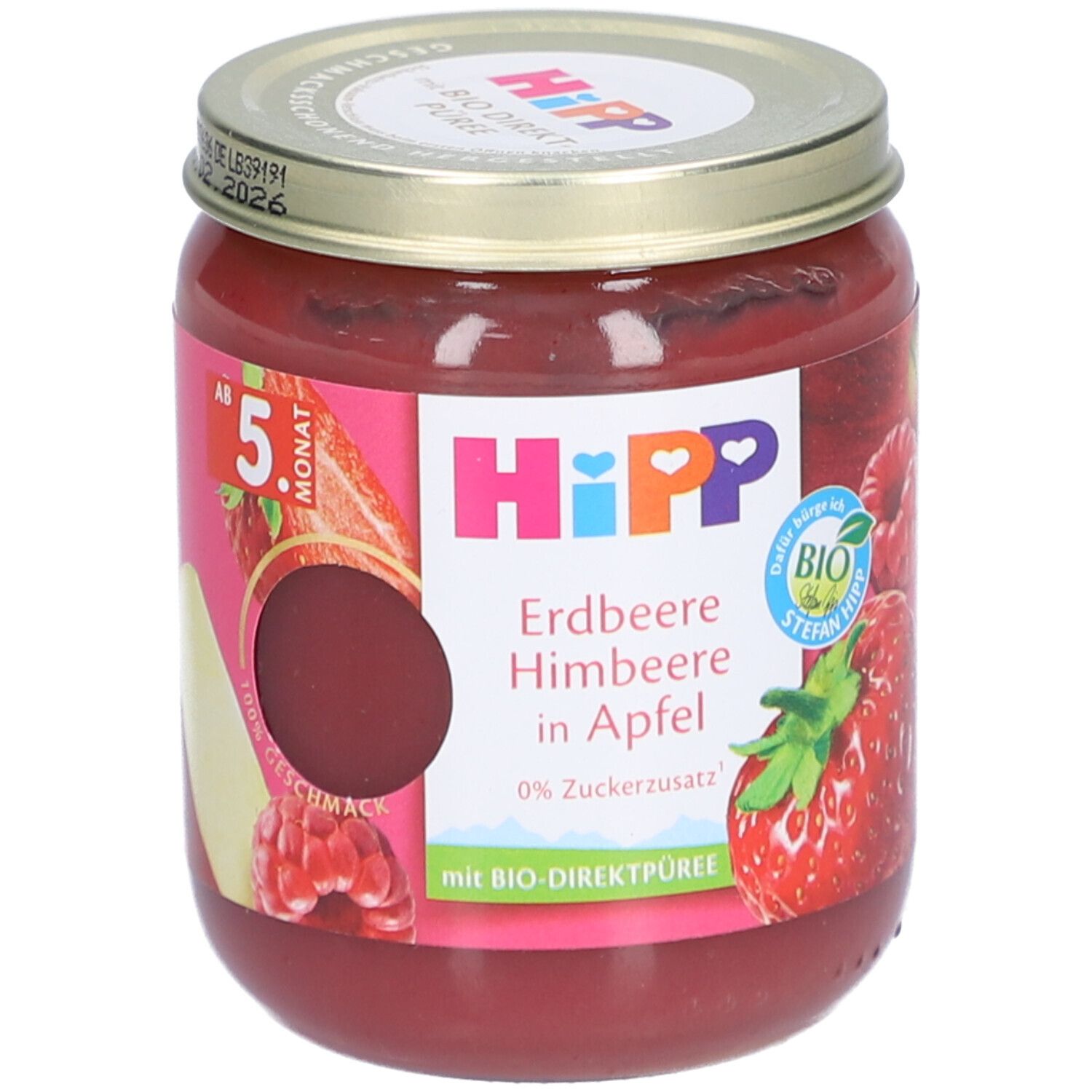 Glas mit rotem Inhalt. Etikett mit Logo, Produktname, Erdbeere, Himbeere, Apfel. Bio-Siegel.