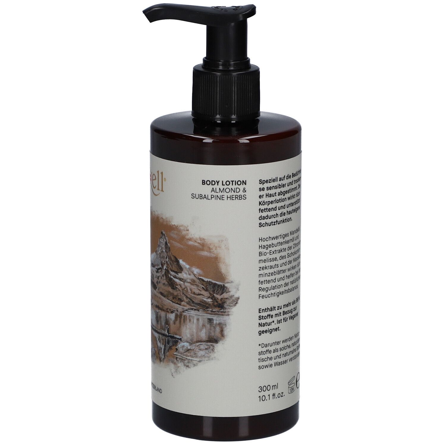Braune Flasche mit schwarzem Pumpverschluss. Aufkleber mit Text. "Body Lotion Almond & Subalpine Herbs". Schweizer Flagge.