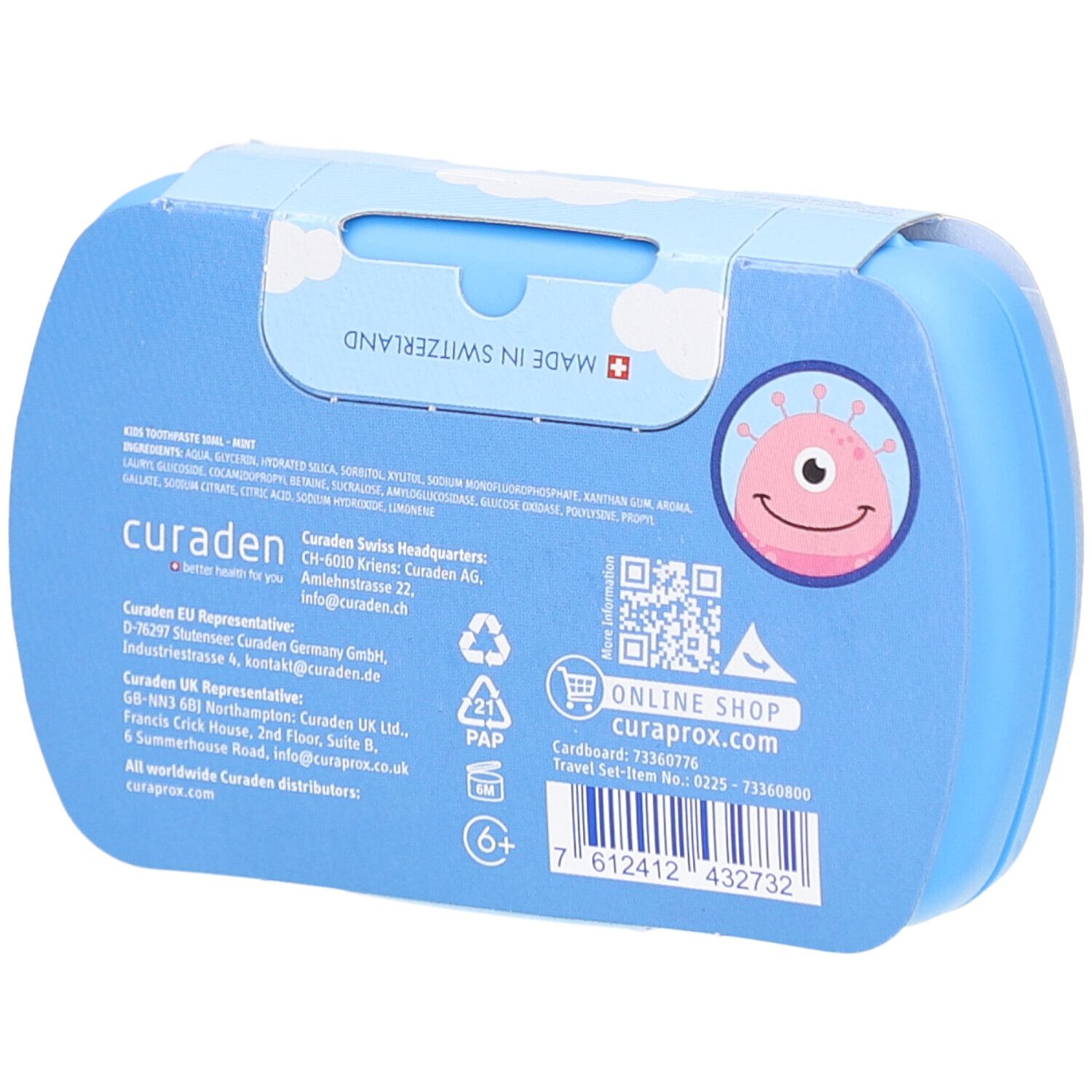 Rückseite der blauen Reise-Set-Verpackung. Textinformationen, QR-Code, und Logo. Hergestellt in der Schweiz.