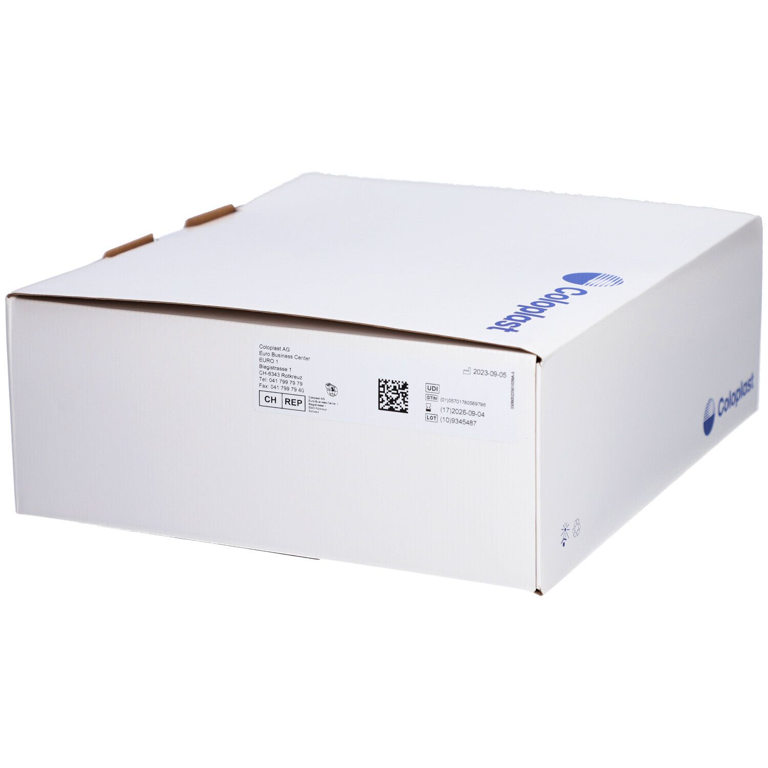 Emballage en carton blanc avec logo Coloplast. Étiquette avec informations produit et QR code. Boîte fermée.
