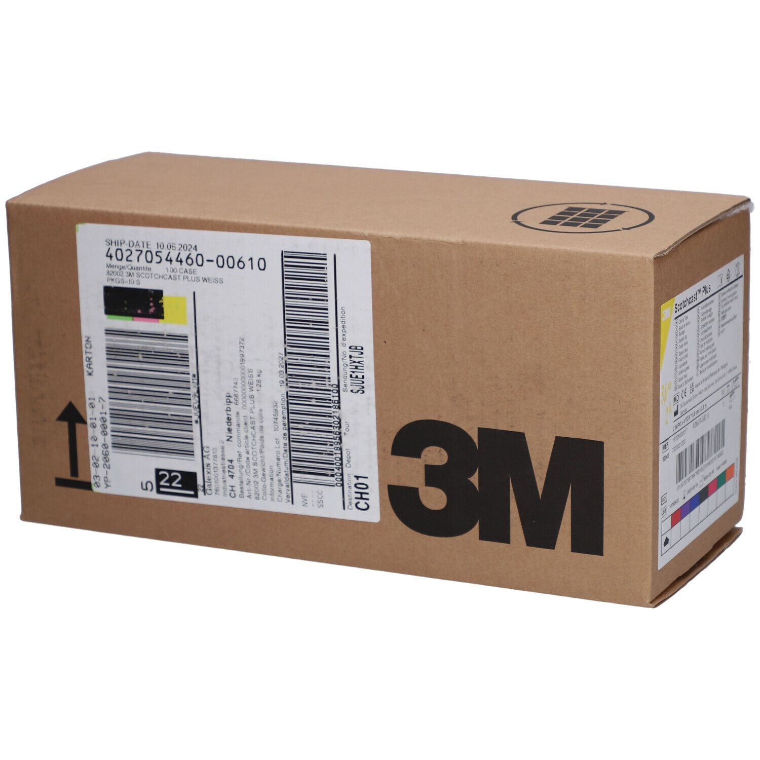 Boîte en carton avec logo 3M. Autocollant avec code-barres et informations produit. Flèches et marques.