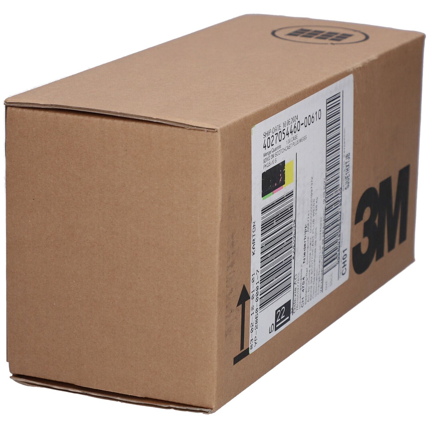 Boîte en carton avec logo 3M. Autocollant avec code-barres et informations produit. Vue en coin.