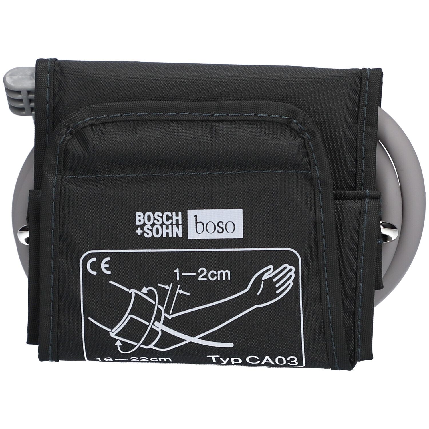Schwarze Manschette für Blutdruckmessgerät. Mit Logo BOSCH+SOHN boso, CE-Zeichen und Typ CA03. Grauer Schlauchanschluss.