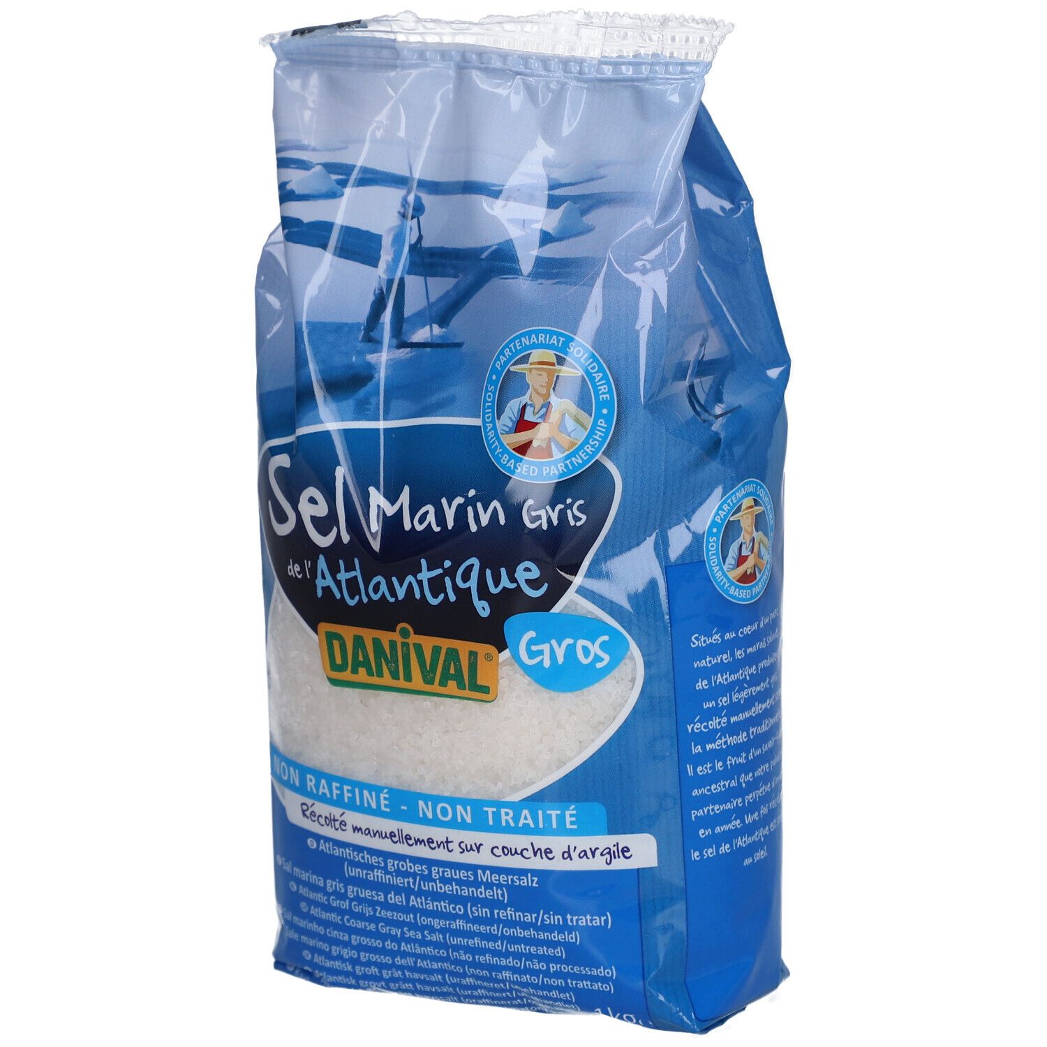Verpackung mit grobem Atlantik-Meersalz. Blaue Verpackung mit Produktnamen und Logo. Sichtbares grobes Salz.